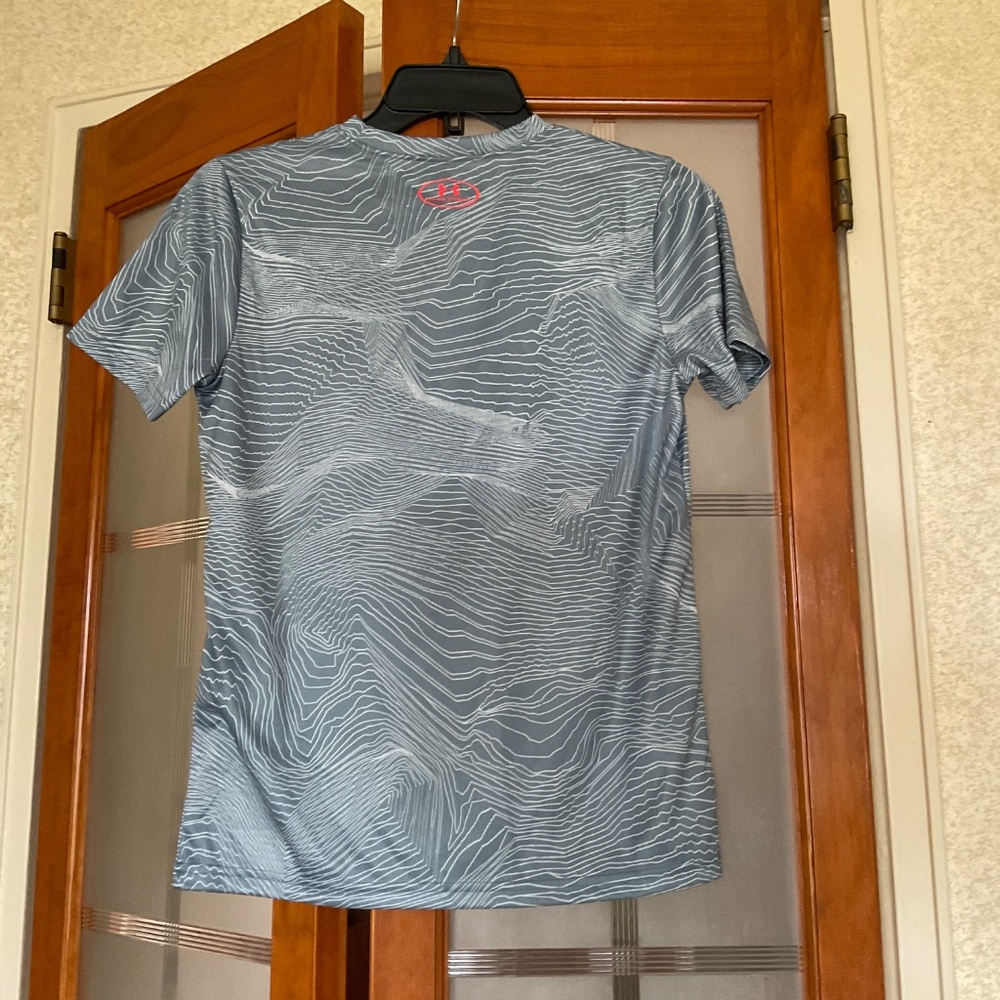 Under Armor boys new T-shirt - Picture 2 of 4